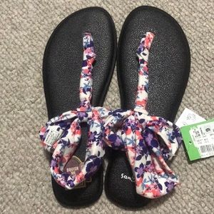 SANUKS SANDALS